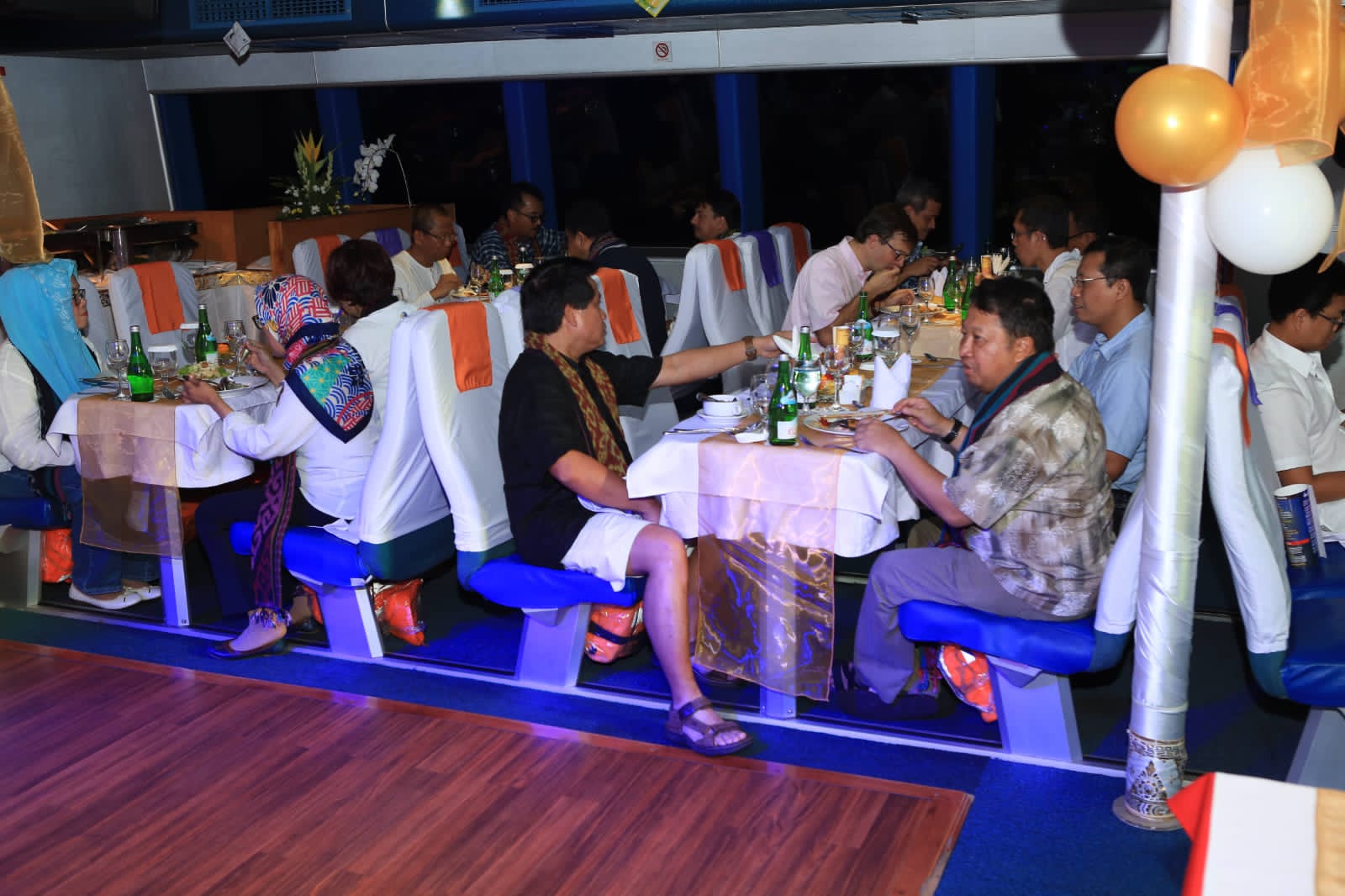 dinner bounty cruise